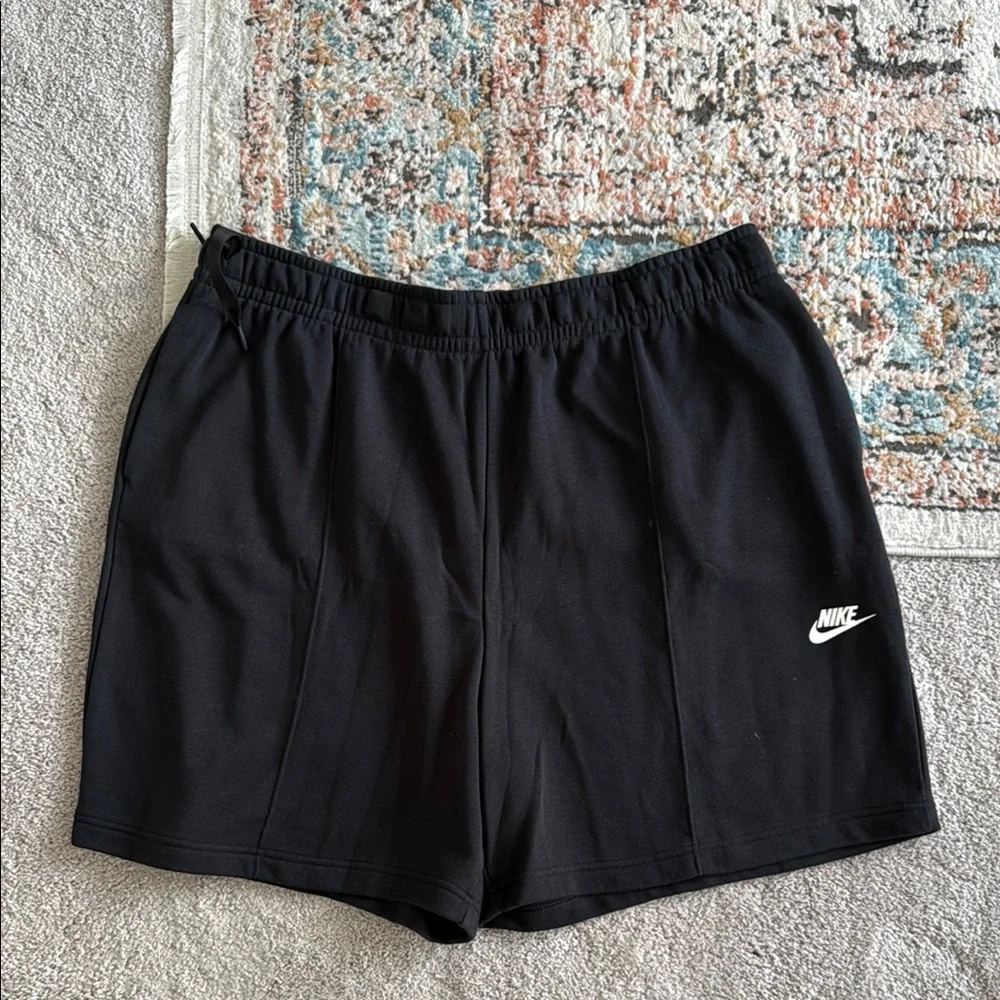 NWOT- Nike Women’s High Rise Dance Short